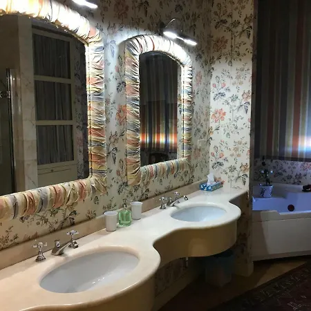 ベッド・アンド・ブレックファスト Aausgud